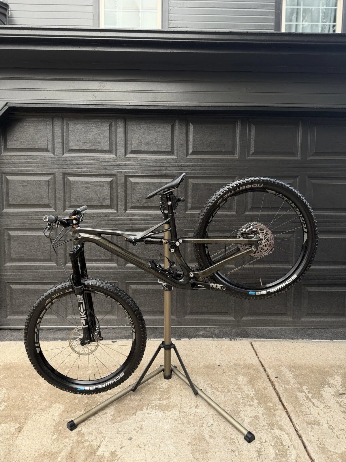 Specialized Stumpjumper FSR Pro Carbon Downhill Bike (2018 Model)