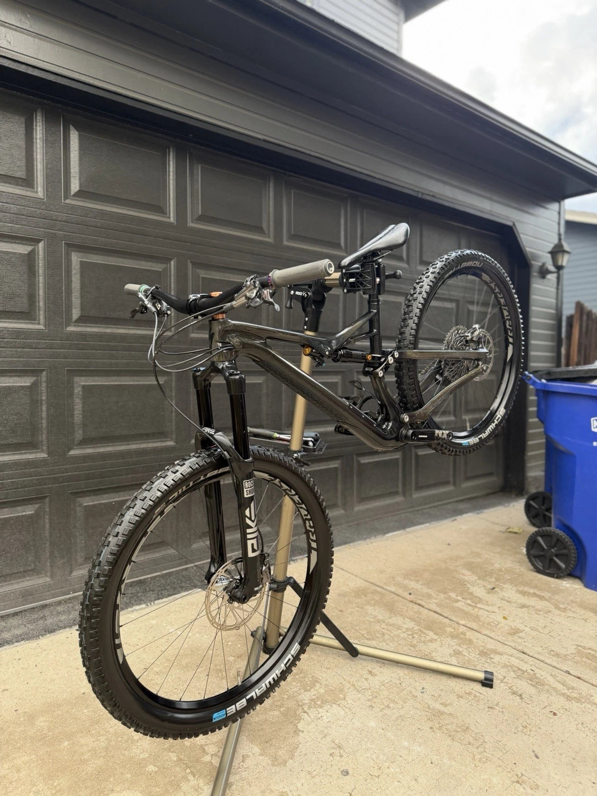 Specialized Stumpjumper FSR Pro Carbon Downhill Bike (2018 Model)