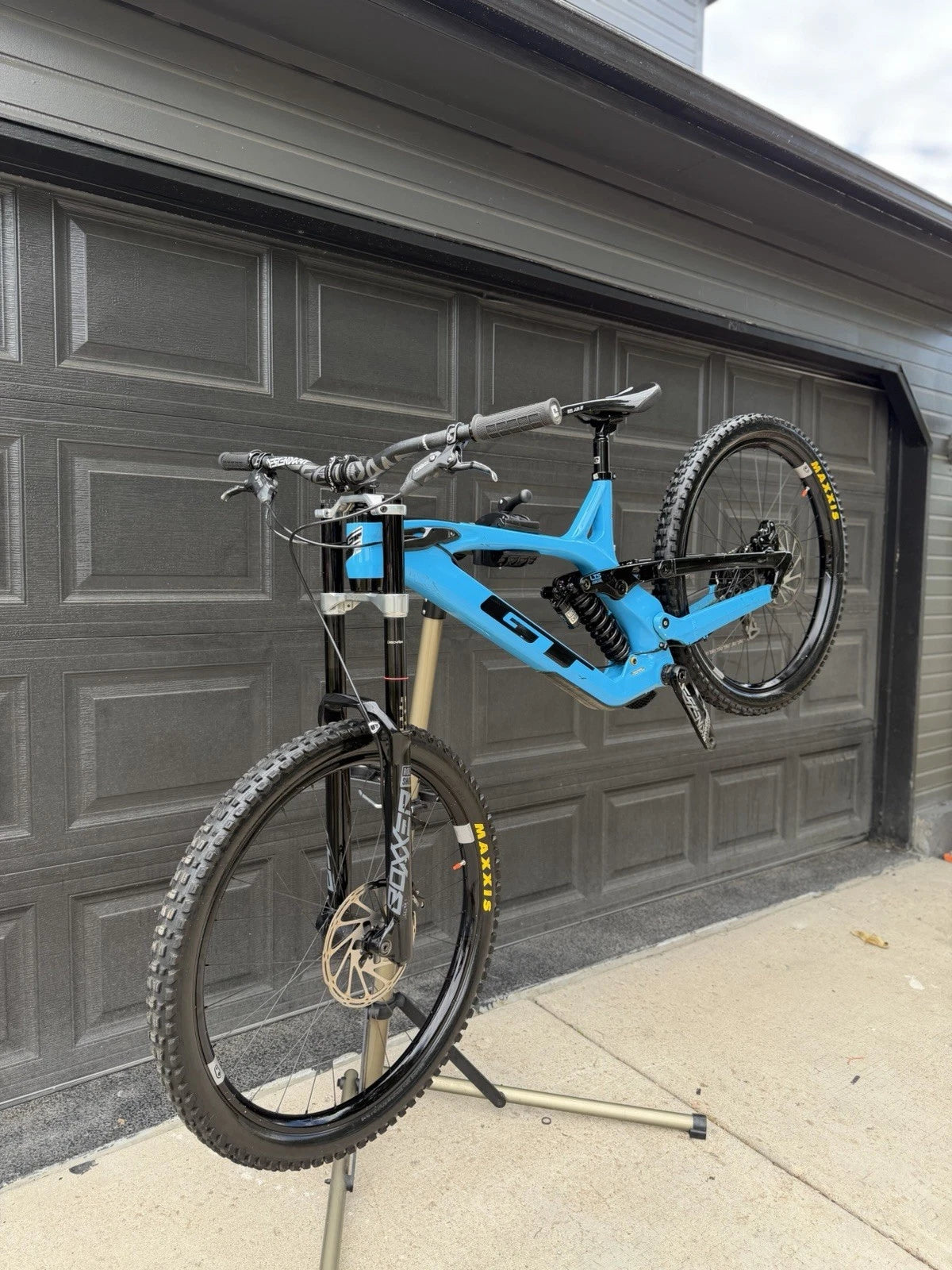 Gt Fury Expert Carbon Downhill Bike Size Large (2022 Model)