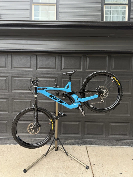Gt Fury Expert Carbon Downhill Bike Size Large (2022 Model)